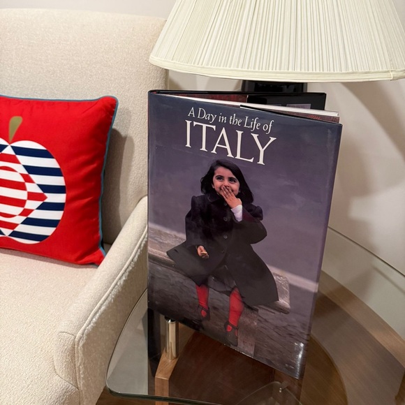 A Day in the Life of Italy Coffee Table Book - Picture 1 of 1